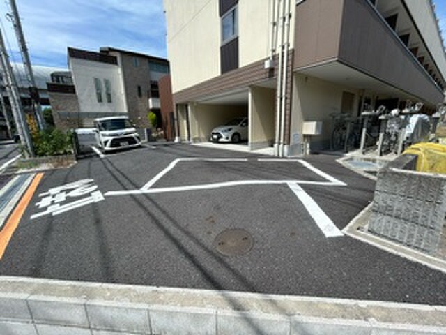 物件外観写真6　(駐車場)