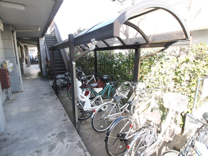 物件外観写真5　(駐輪場)