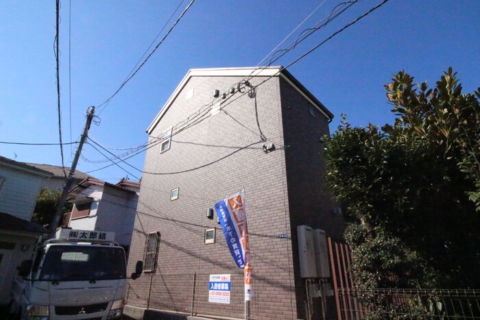 物件外観写真2　(エントランス部分)