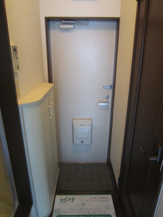 物件内観写真16　(玄関)