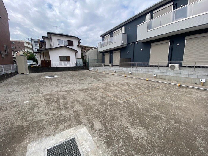 物件外観写真3　(駐車場)