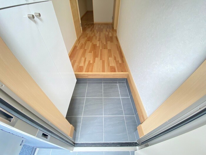 物件内観写真15　(玄関)