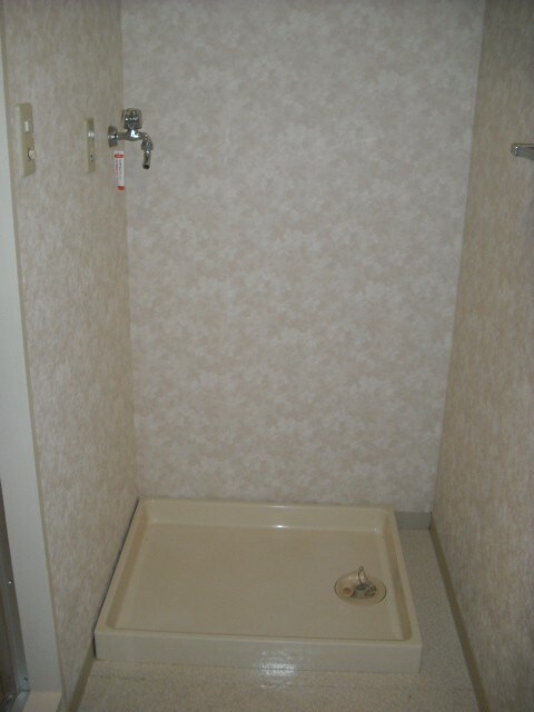 物件内観写真12　(洗濯機置場)