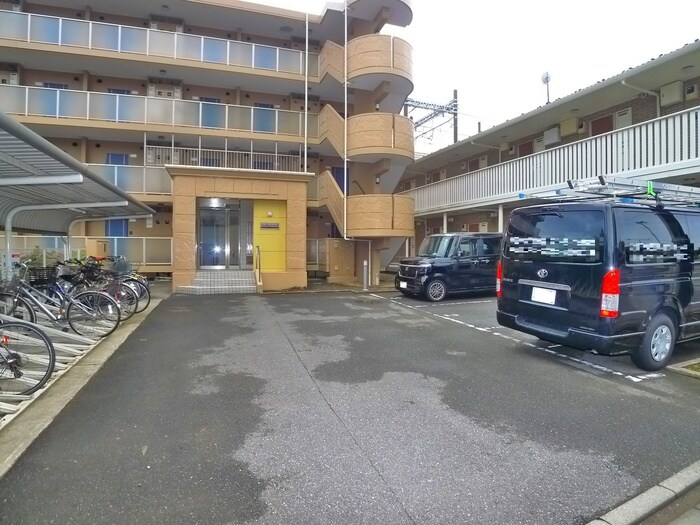 物件外観写真2　(駐車場)