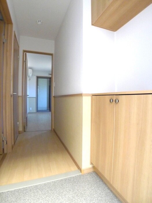 物件内観写真10　(玄関)