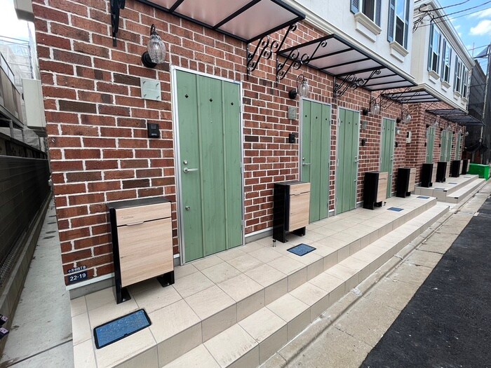 物件外観写真4　(エントランス部分)