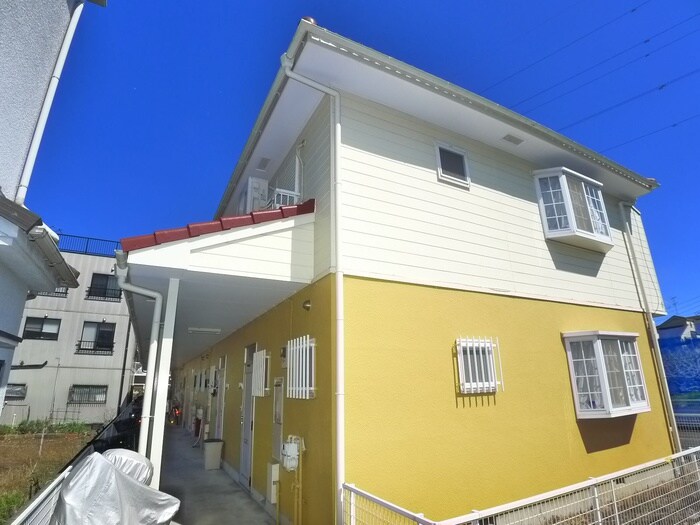 物件外観写真2　(エントランス部分)