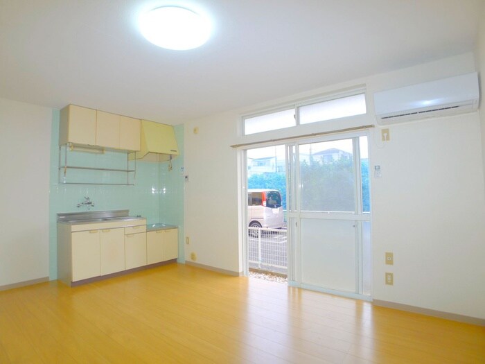 物件内観写真8　(室内からの展望)