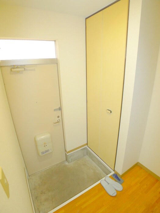 物件内観写真16　(玄関)