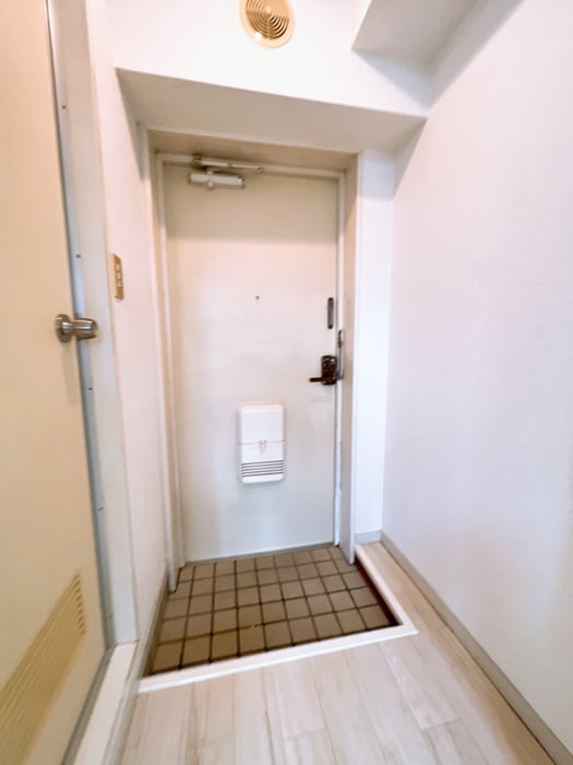 物件内観写真13　(玄関)