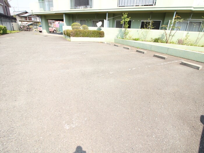 物件外観写真2　(駐車場)