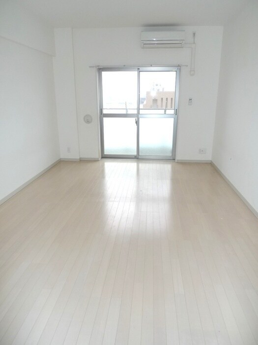 物件内観写真8　(室内からの展望)