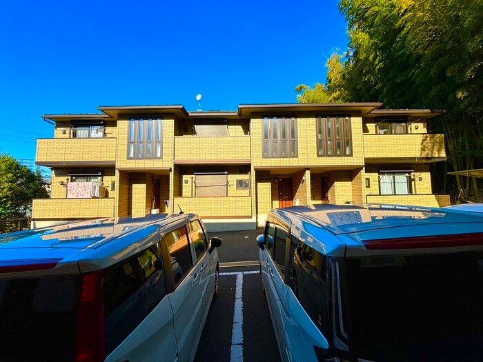 物件外観写真4　(エントランス部分)