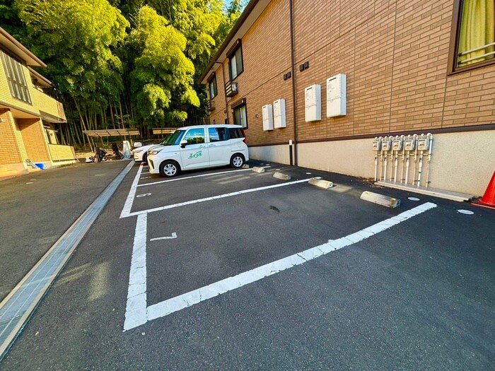 物件外観写真5　(駐車場)