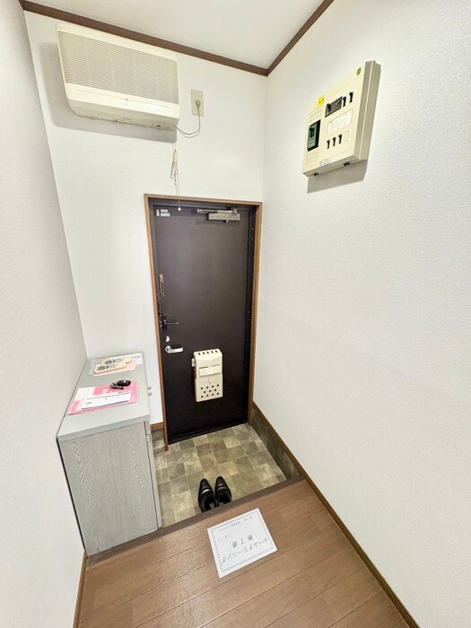 物件内観写真13　(玄関)