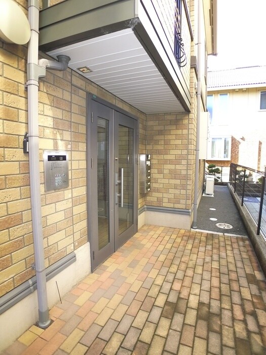 物件外観写真4　(エントランス部分)