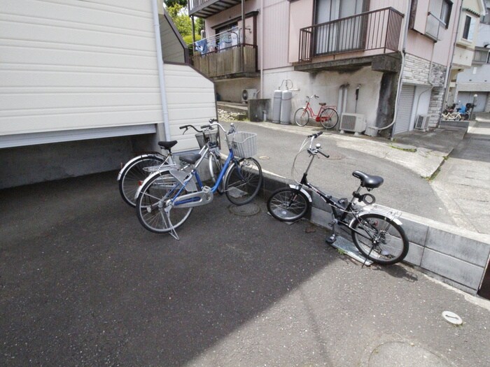 物件外観写真3　(駐輪場)