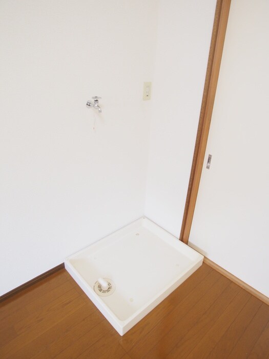 物件内観写真11　(洗濯機置場)