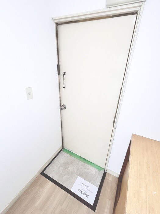 物件内観写真12　(玄関)