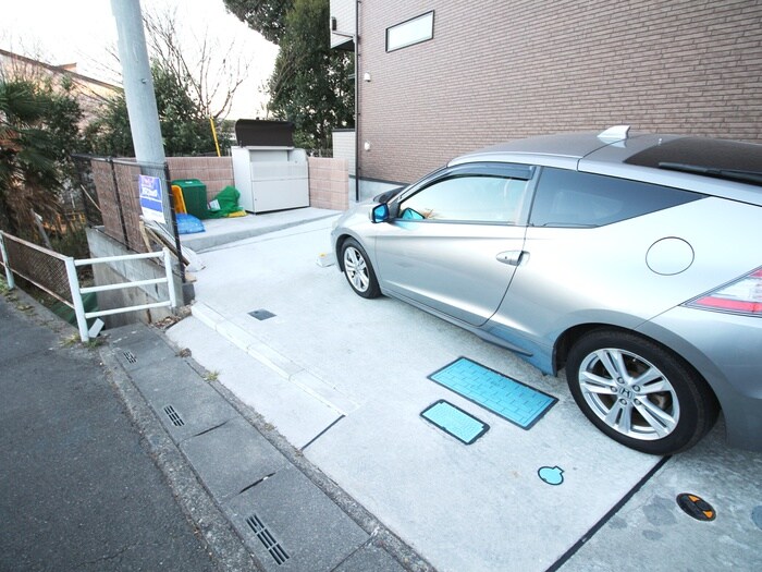 物件外観写真4　(駐車場)