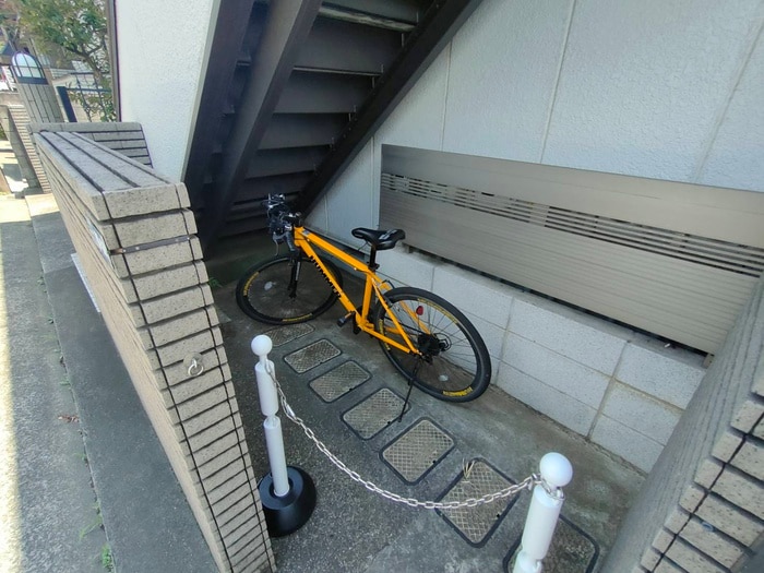 物件外観写真4　(駐輪場)