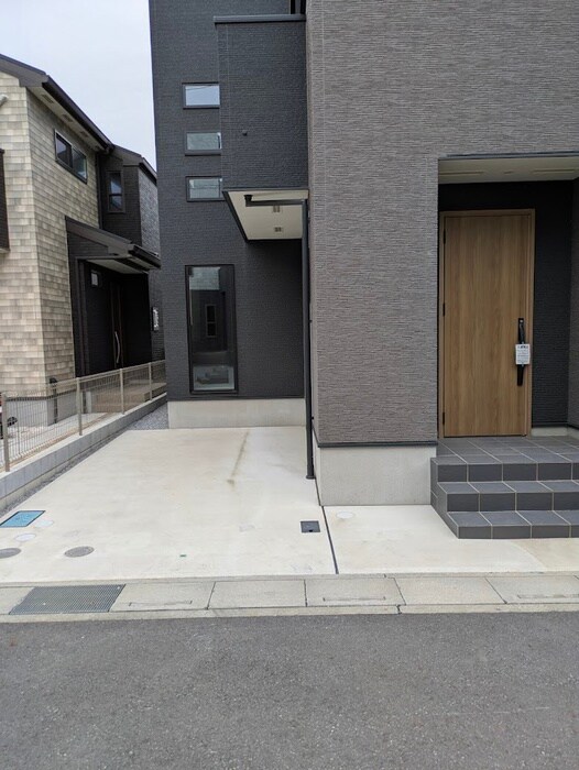 物件外観写真4　(駐車場)