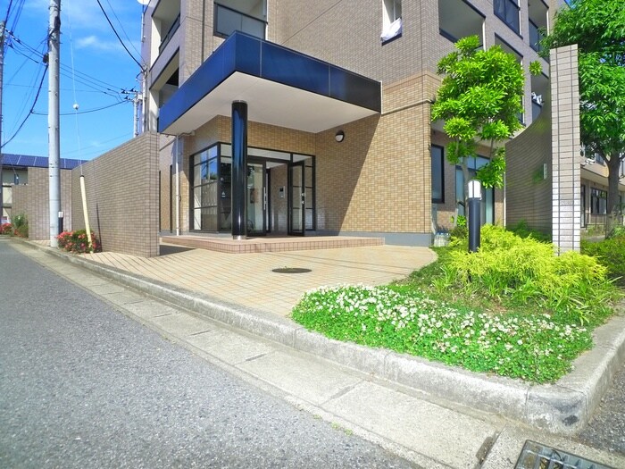 物件外観写真2　(エントランス部分)