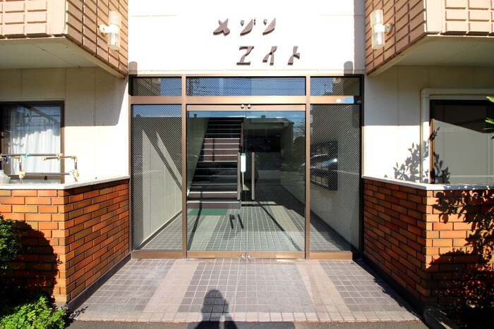 物件外観写真4　(エントランス部分)