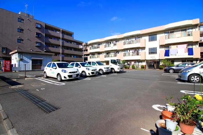 物件外観写真6　(駐車場)