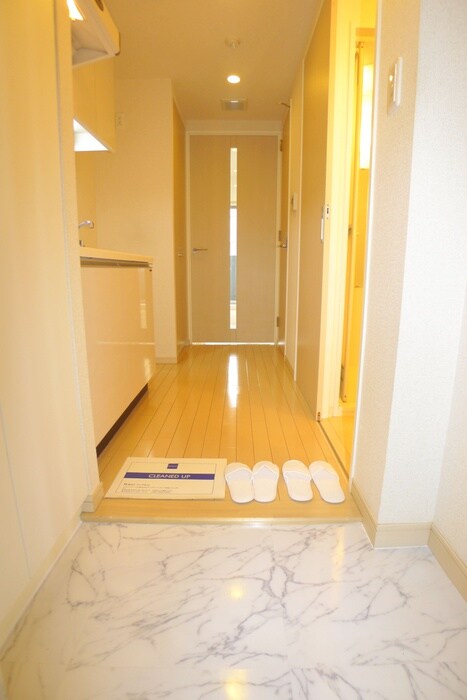 物件内観写真7　(玄関)