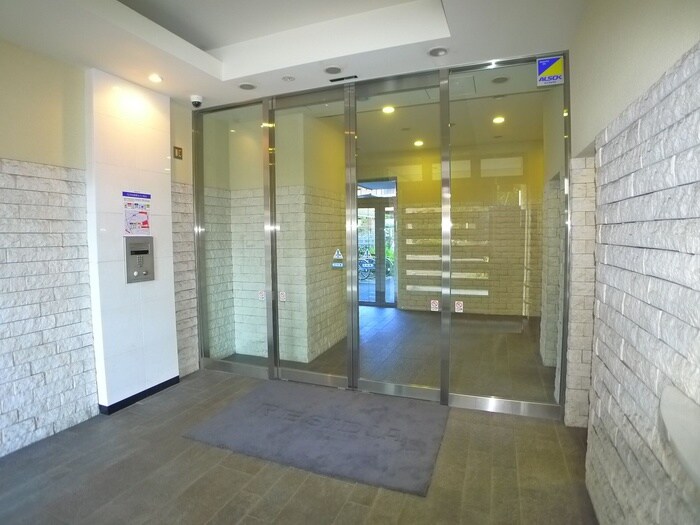 物件外観写真3　(エントランス部分)