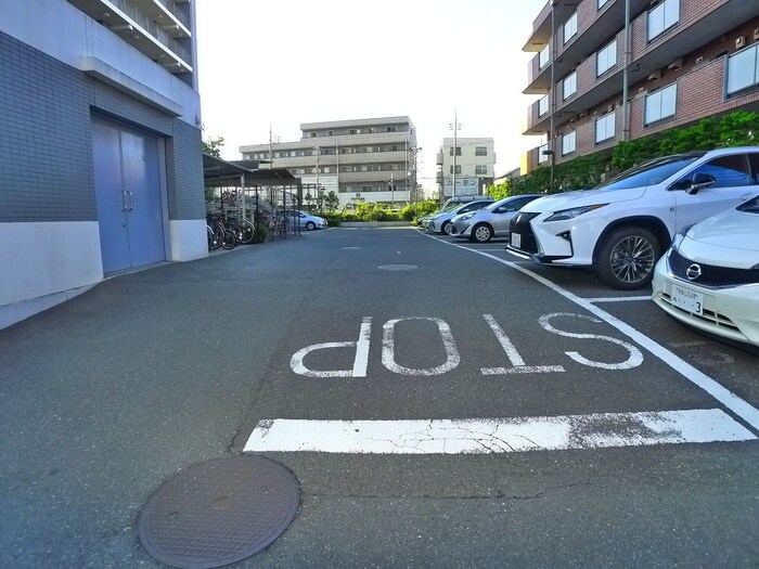 物件外観写真5　(駐車場)