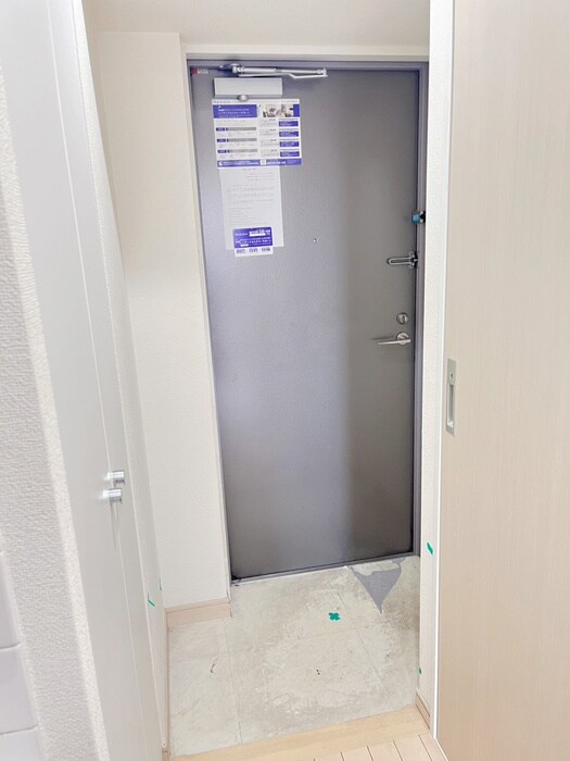 物件内観写真10　(玄関)