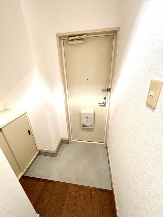 物件内観写真16　(玄関)