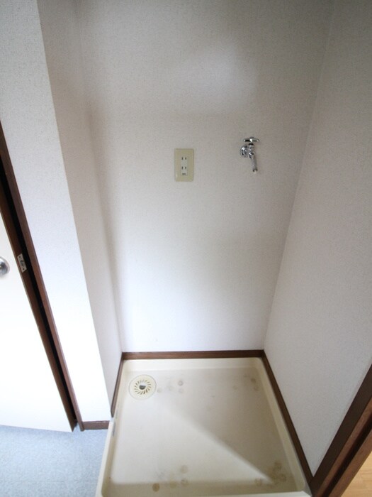 物件内観写真11　(洗濯機置場)
