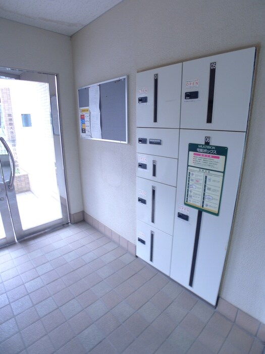 物件外観写真5　(エントランス部分)