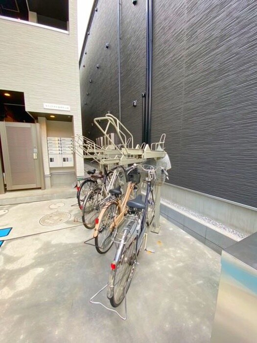 物件外観写真4　(駐輪場)