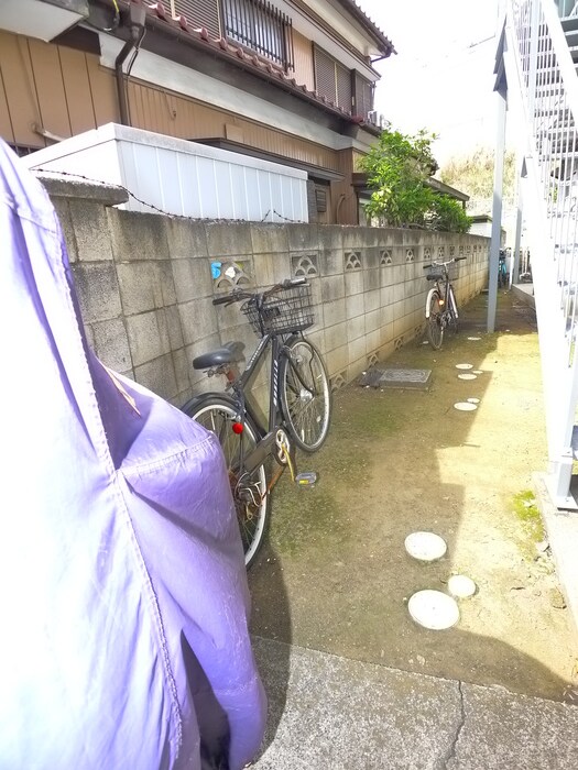 物件外観写真5　(駐輪場)