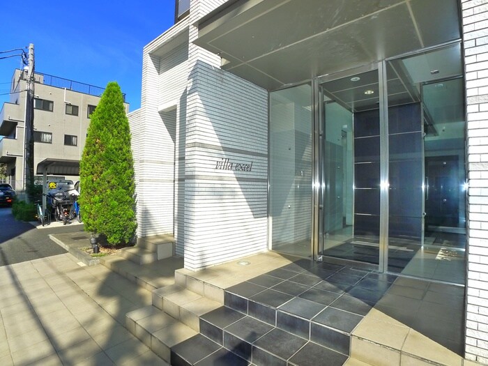 物件外観写真3　(エントランス部分)