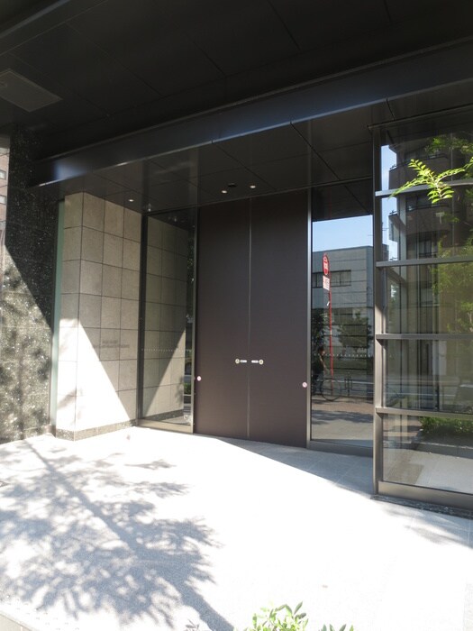 物件外観写真6　(エントランス部分)