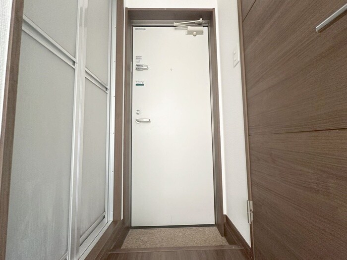 物件内観写真16　(玄関)
