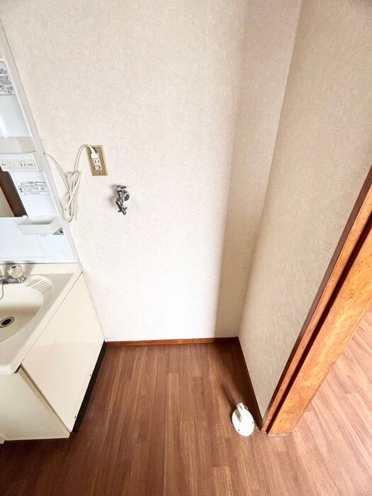 物件内観写真14　(洗濯機置場)