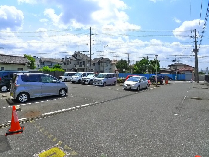物件外観写真3　(駐車場)