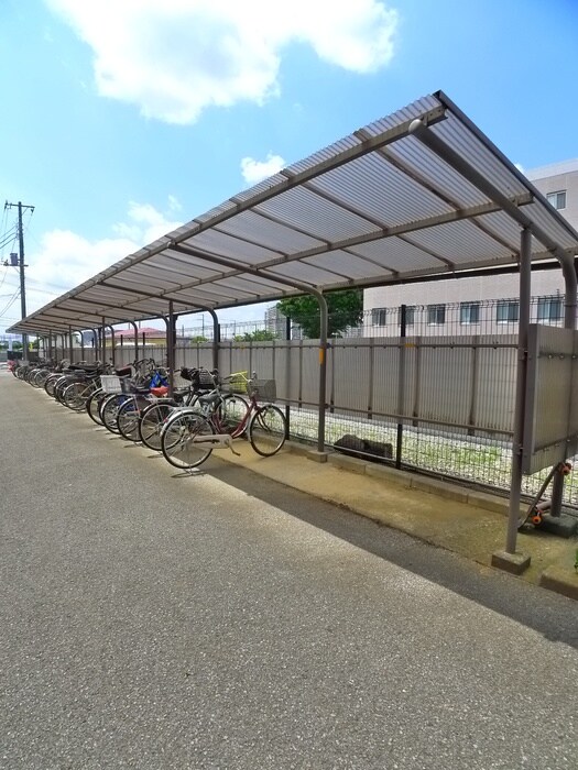 物件外観写真4　(駐輪場)