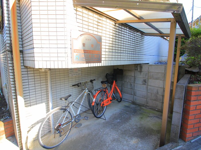 物件外観写真5　(駐輪場)