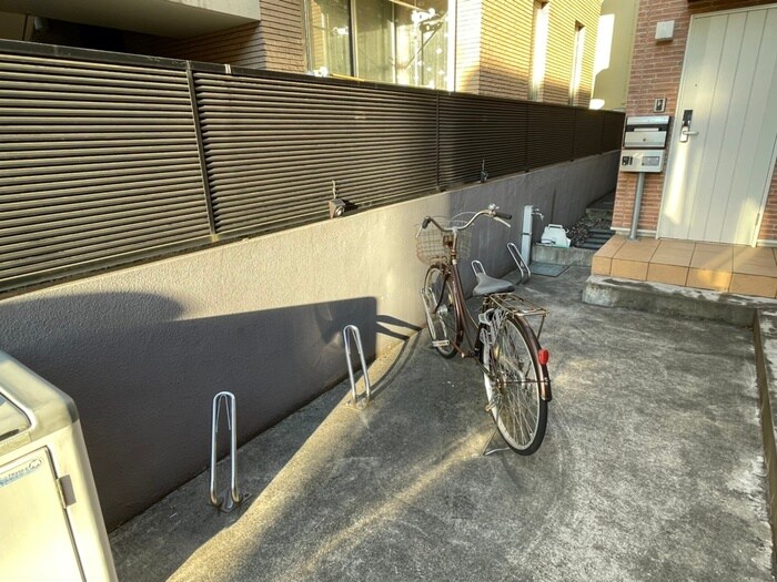 物件外観写真3　(駐輪場)