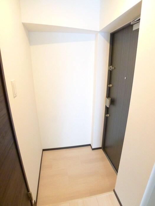 物件内観写真16　(玄関)