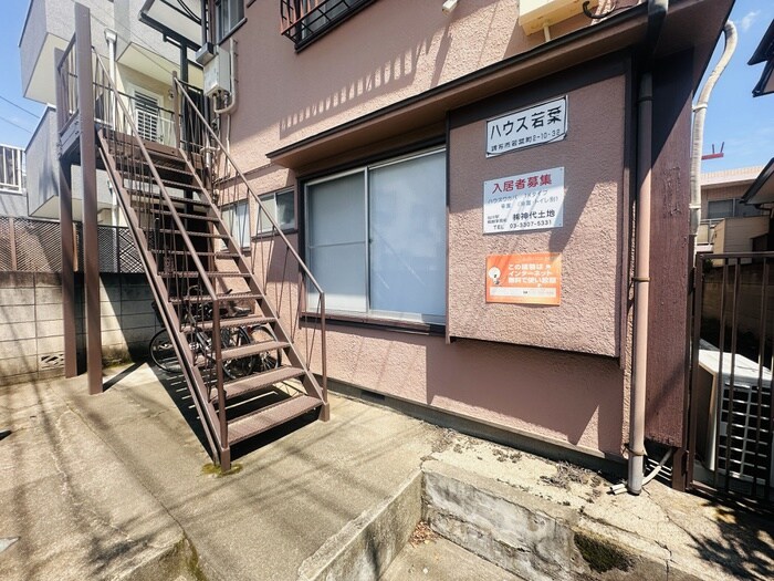 物件外観写真4　(エントランス部分)