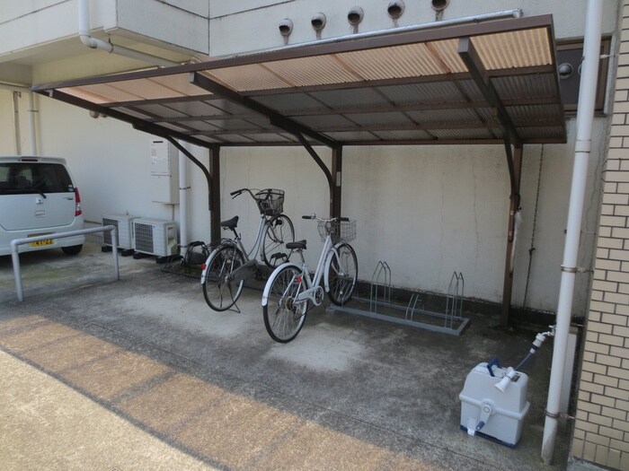 物件外観写真4　(駐輪場)