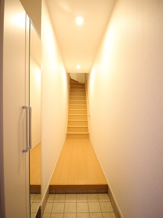 物件内観写真5　(玄関)